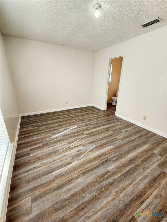 Building Photo - 2303 Daisy Dr