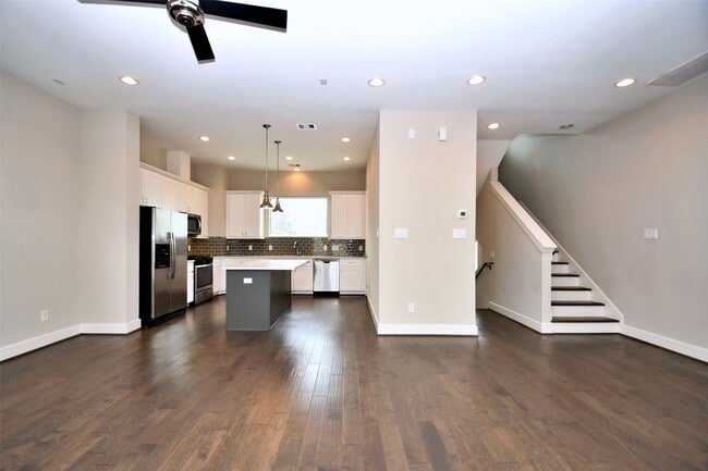 Building Photo - 1146 Wycliffe Dr