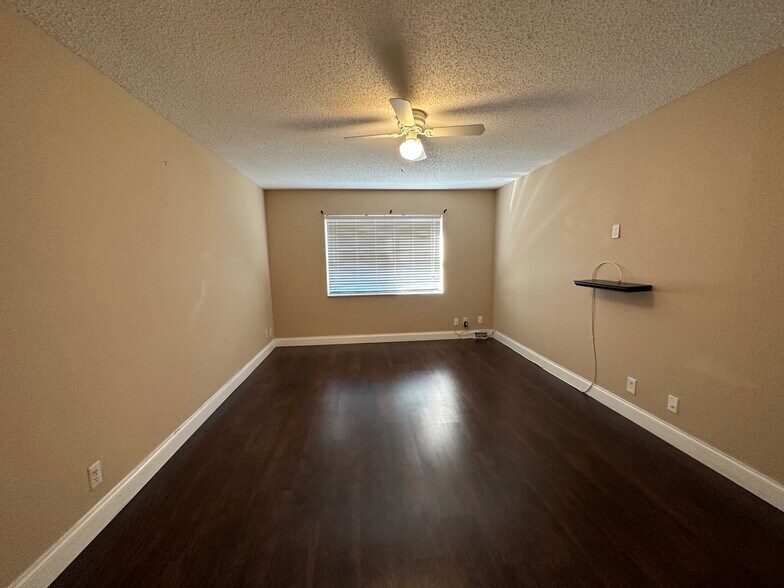 Building Photo - 4158 Inverrary Dr