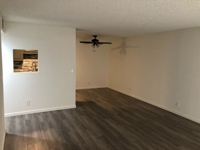 Building Photo - 7500 Mason Ave