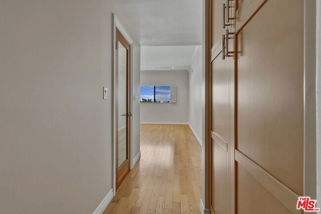Building Photo - 4443 Ventura Canyon Ave