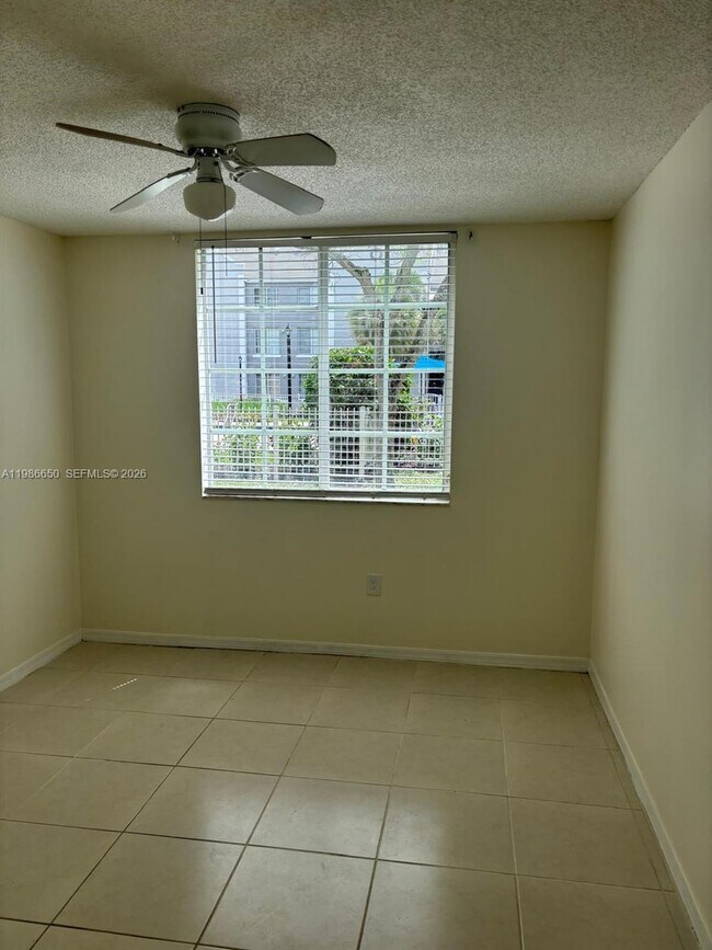 Building Photo - 655 SW 111th Way