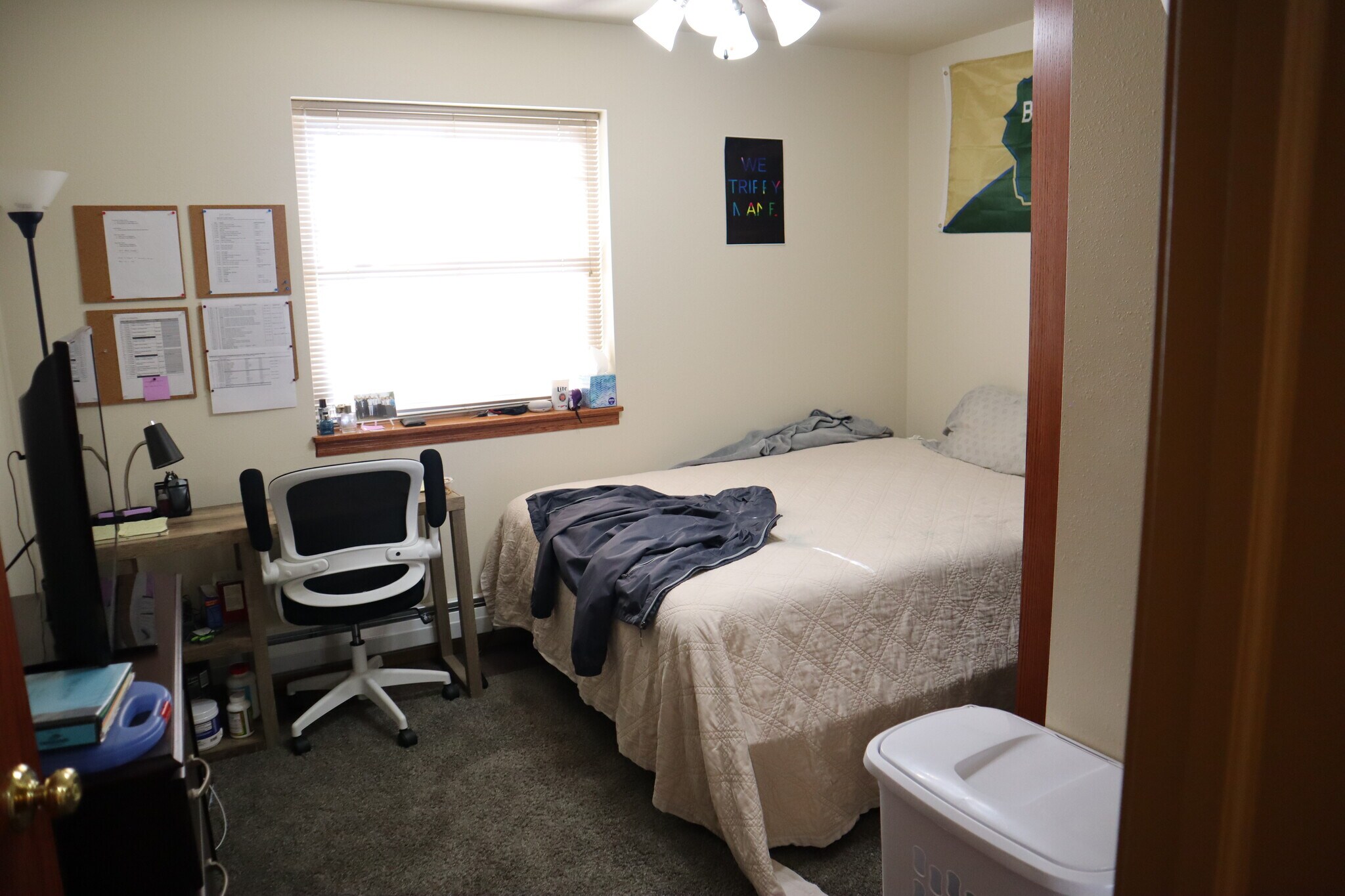 Bedroom - 158 N Tratt St