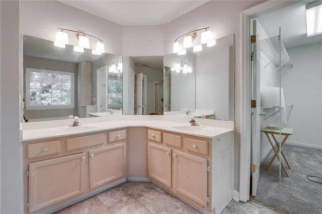 Building Photo - 1489 Justin Dr