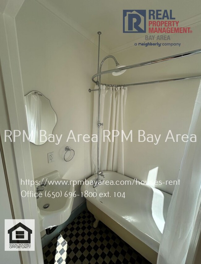 Building Photo - Luxury Family Oasis with Pool in San Mateo...