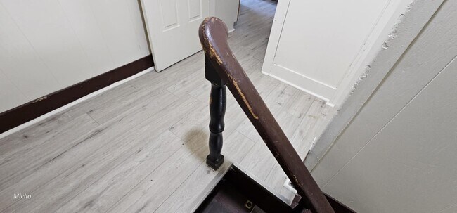 Building Photo - 508 St Clair St