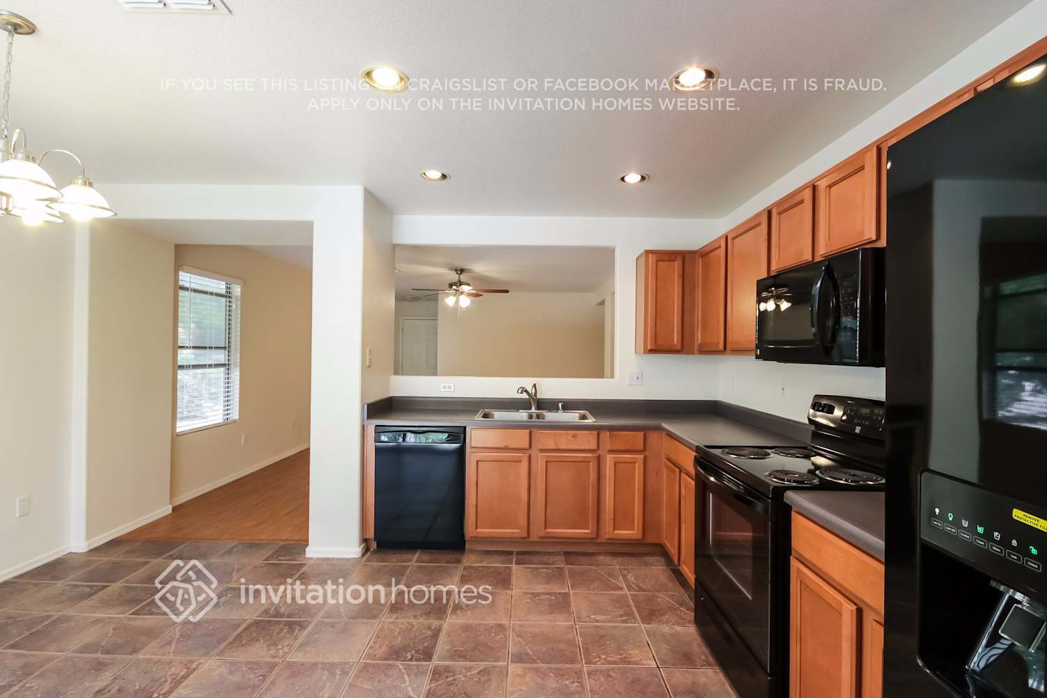Building Photo - 2887 E Cherry Hills Dr