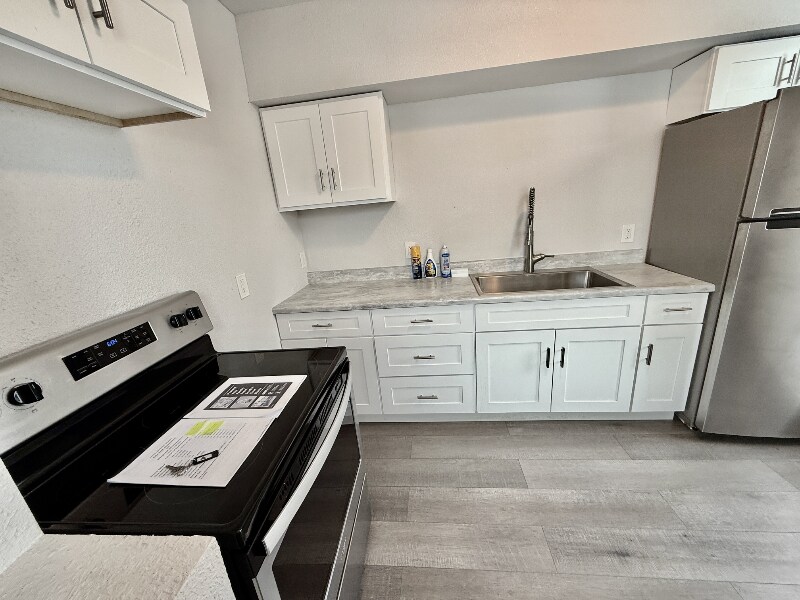 Building Photo - 506 1st Ave W