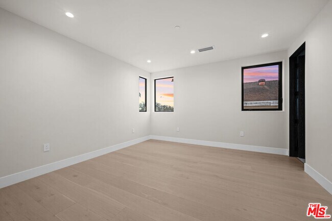 Building Photo - 1439 Edris Dr