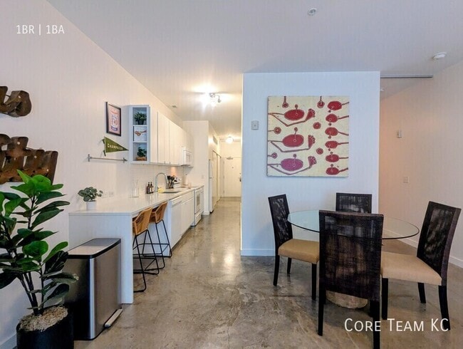 Building Photo - 1914 Main St