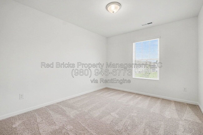 Building Photo - 826 Earhart St NW