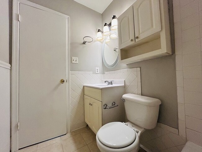 Building Photo - 2955 Lexington Ct