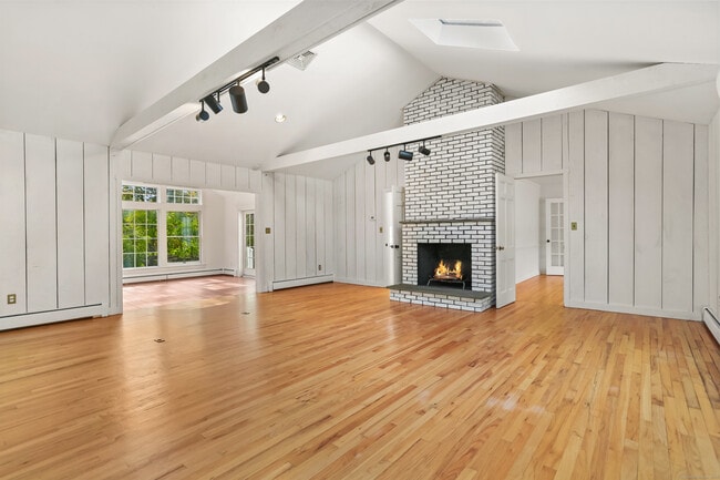 Building Photo - 17 Turkey Hill Cir