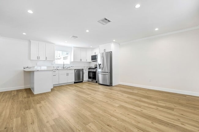 Building Photo - Prime Sylmar 2/2 brand new home