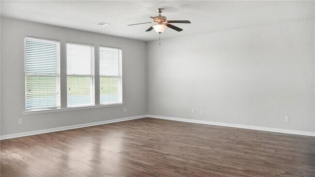 Building Photo - 440 W Lake Dr