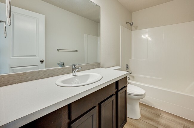 Building Photo - Beautiful Three Bedroom in Taverner Ridge!