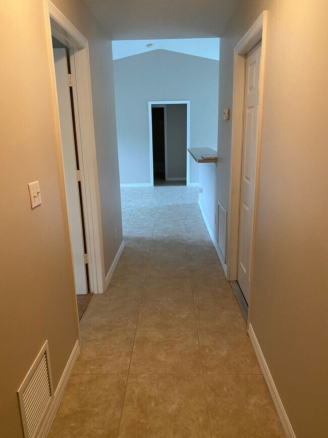 Building Photo - 2 bedroom, 2 bath home for rent