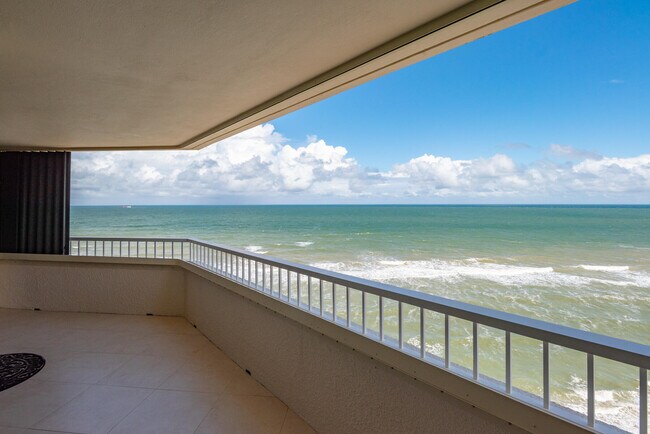 Building Photo - 5070 N Ocean Dr