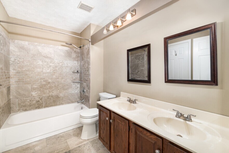 Building Photo - 1016 Chestnut Haven Ct