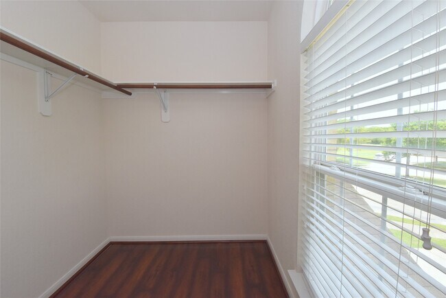 Building Photo - 21123 Amber Crossing Dr