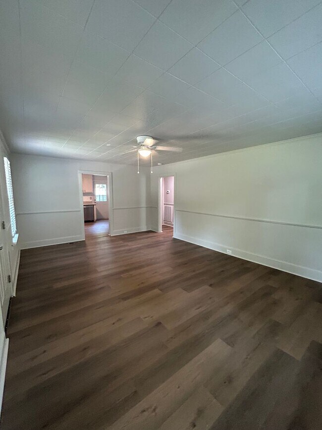 Building Photo - 2 Bedroom House in Lexington near Main St