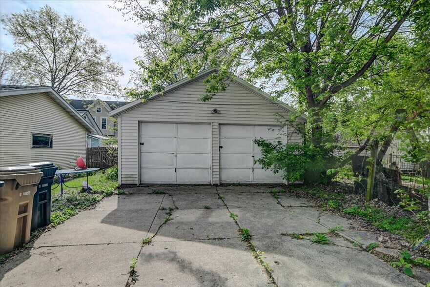 Building Photo - 205 S Fair Oaks Ave