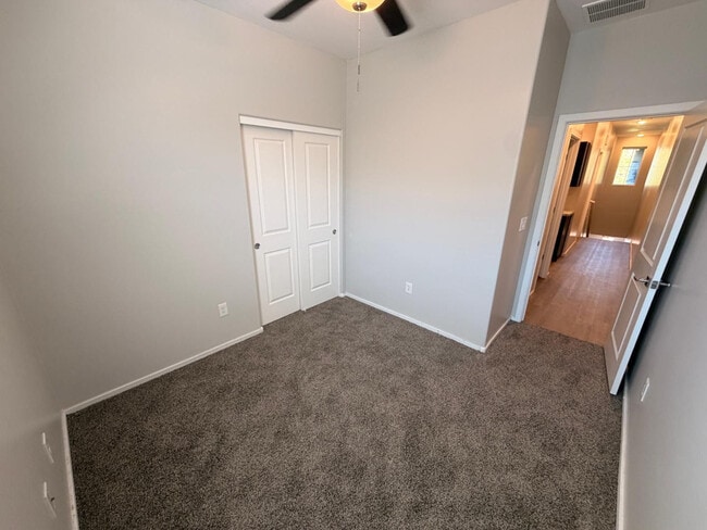 Building Photo - 2348 E Huntington Dr
