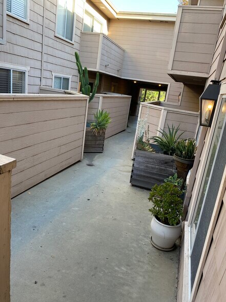 Courtyard - 14141 Tiara St