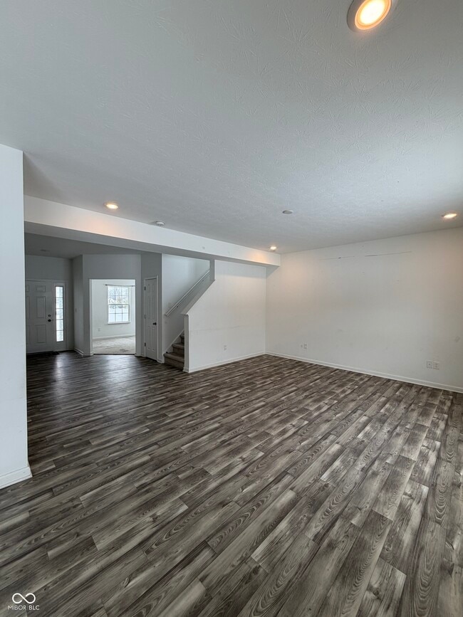 Building Photo - 1184 Lakeshore Dr