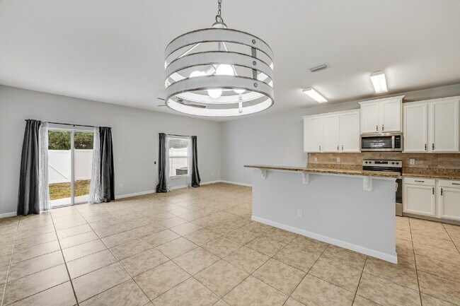 Building Photo - End Unit in Lake Washington Townhomes!!