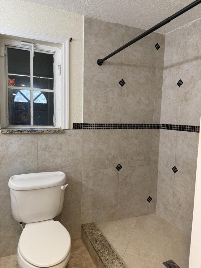 Building Photo - 192 Caroline Dr