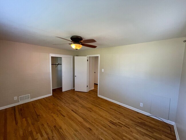 Building Photo - Cozy Holladay Gem – 3 Bed, 2 Bath with Fen...
