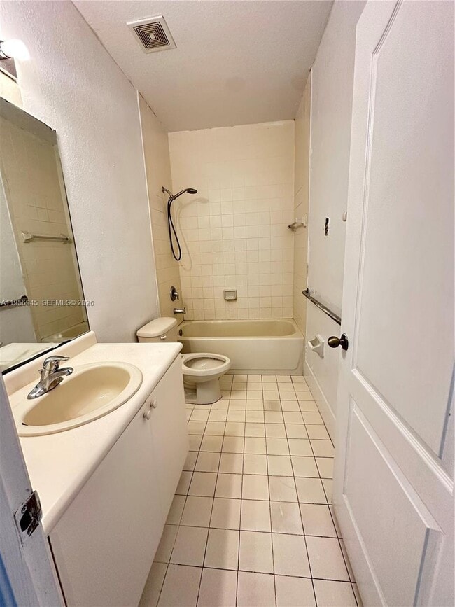 Building Photo - 1666 SE 27th Ct