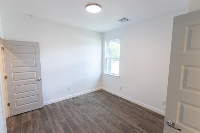 Building Photo - 1679 Kalidy Dr