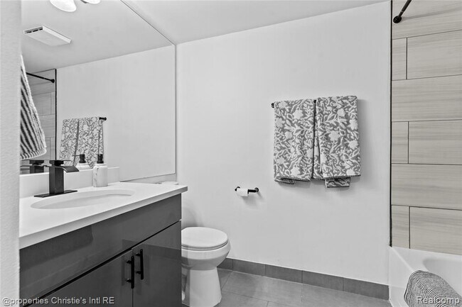 Building Photo - 3320 Spinnaker Ln
