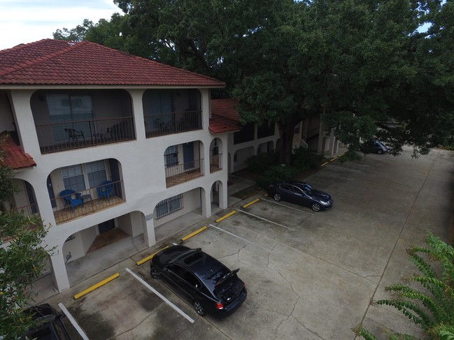 Building Photo - Amelia Oaks