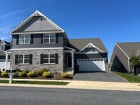 Building Photo - Stunning 4 bedroom 2.5 Bathroom Home in Ma...