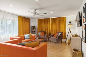 Building Photo - 1013 Francis Ave