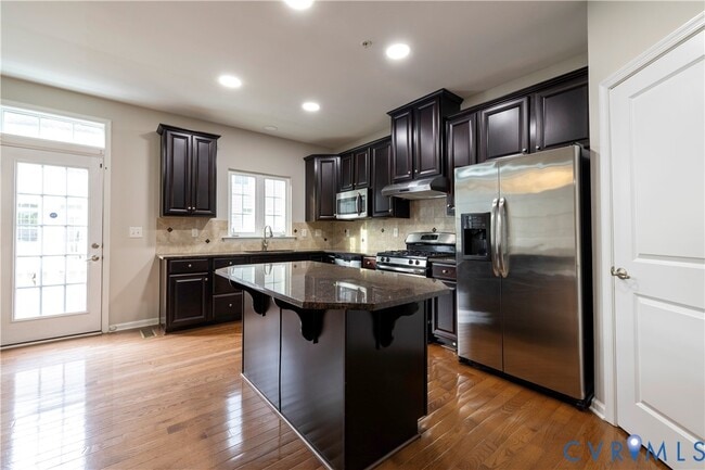 Building Photo - 1903 Old Brick Rd