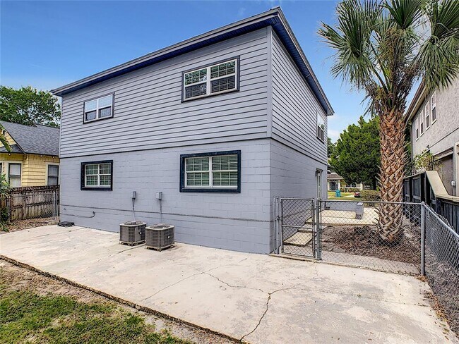 Building Photo - 1506 E Jefferson St