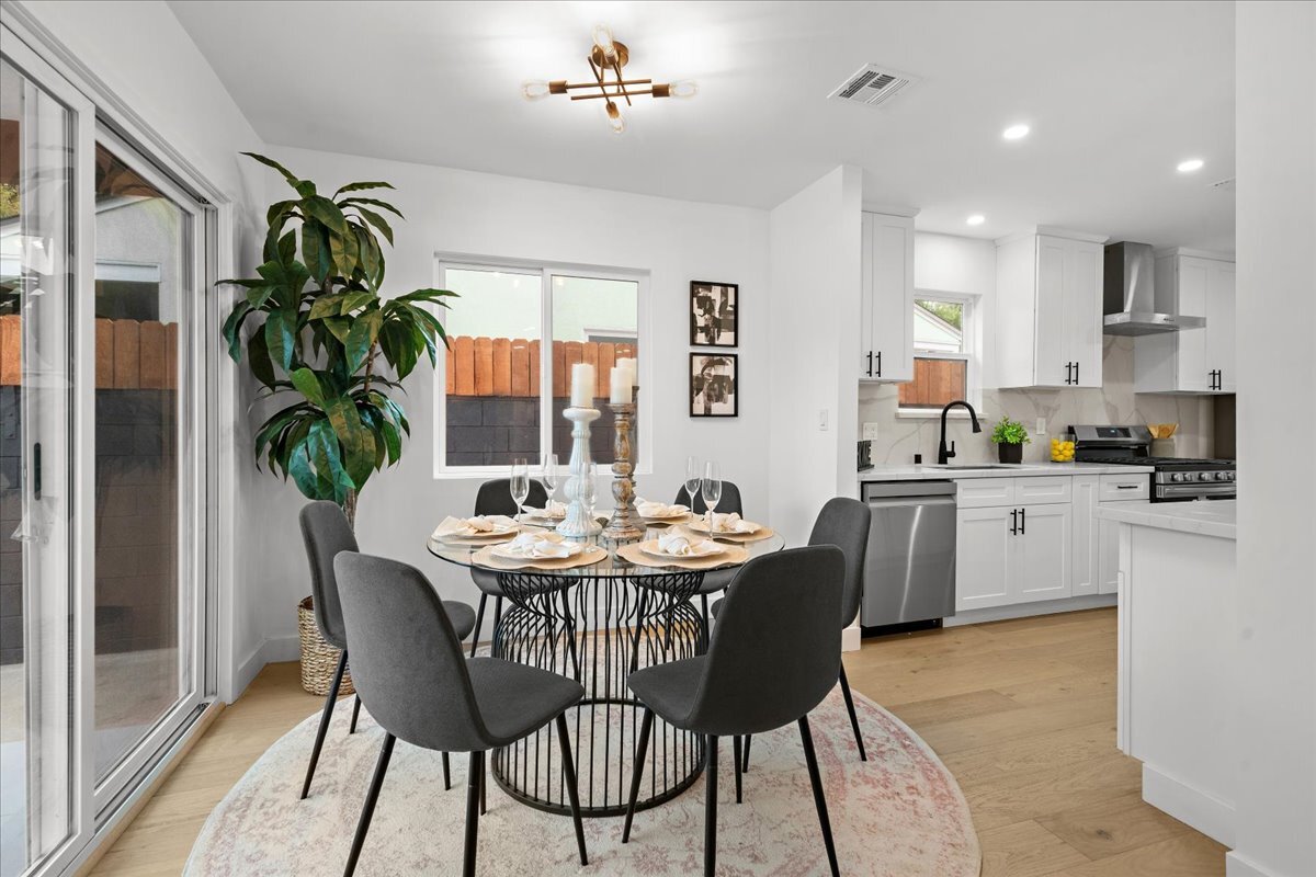 Building Photo - 5815 Saloma Ave