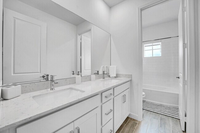 Building Photo - 601 Hookline Cir