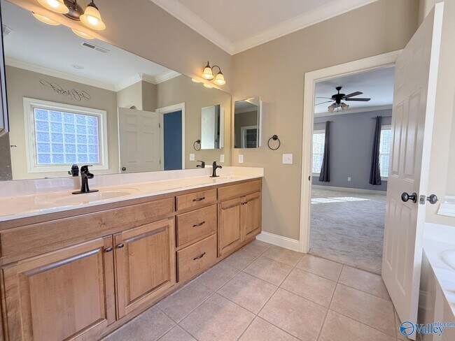 Building Photo - 118 Crystal Lake Dr