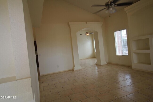 Building Photo - 456 Passmore Rd