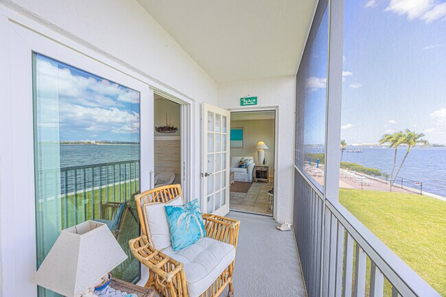 Building Photo - 1516 S Lakeside Dr