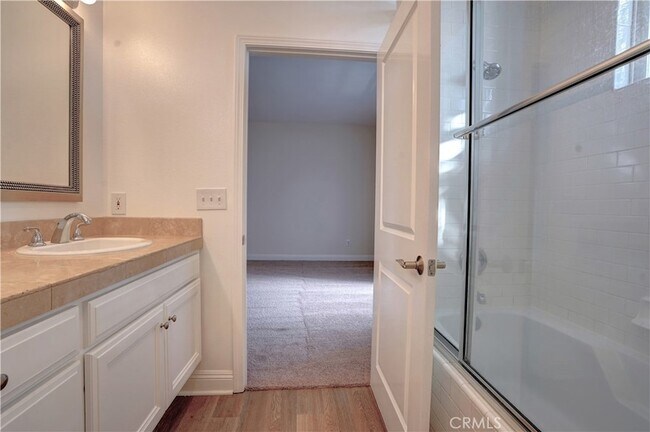 Building Photo - 7124 N Farralone Ave