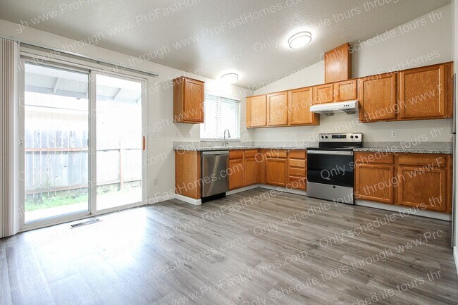 Building Photo - 6416 SE 139th Ave