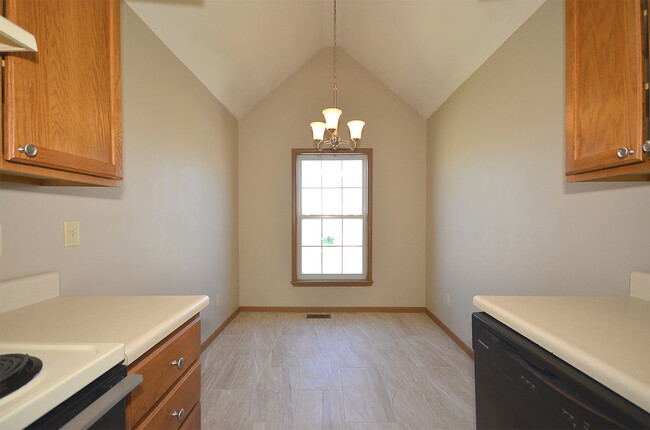 Building Photo - 2 Bed, 2 Bath Platte City Duplex with 2 ca...