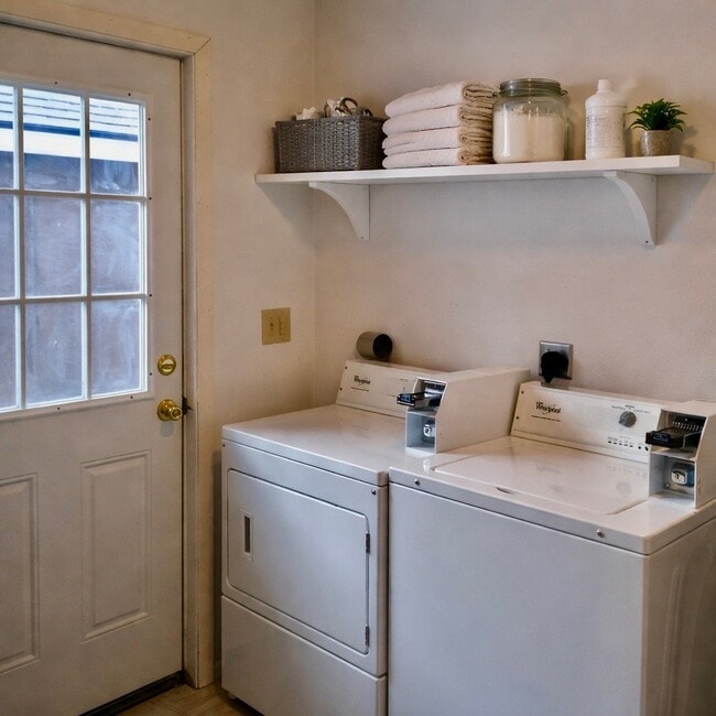 Building Photo - 506 Waukesha Ave