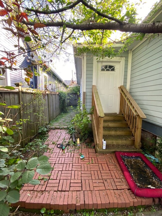 Building Photo - 3 bed 2 bath House in Germantown